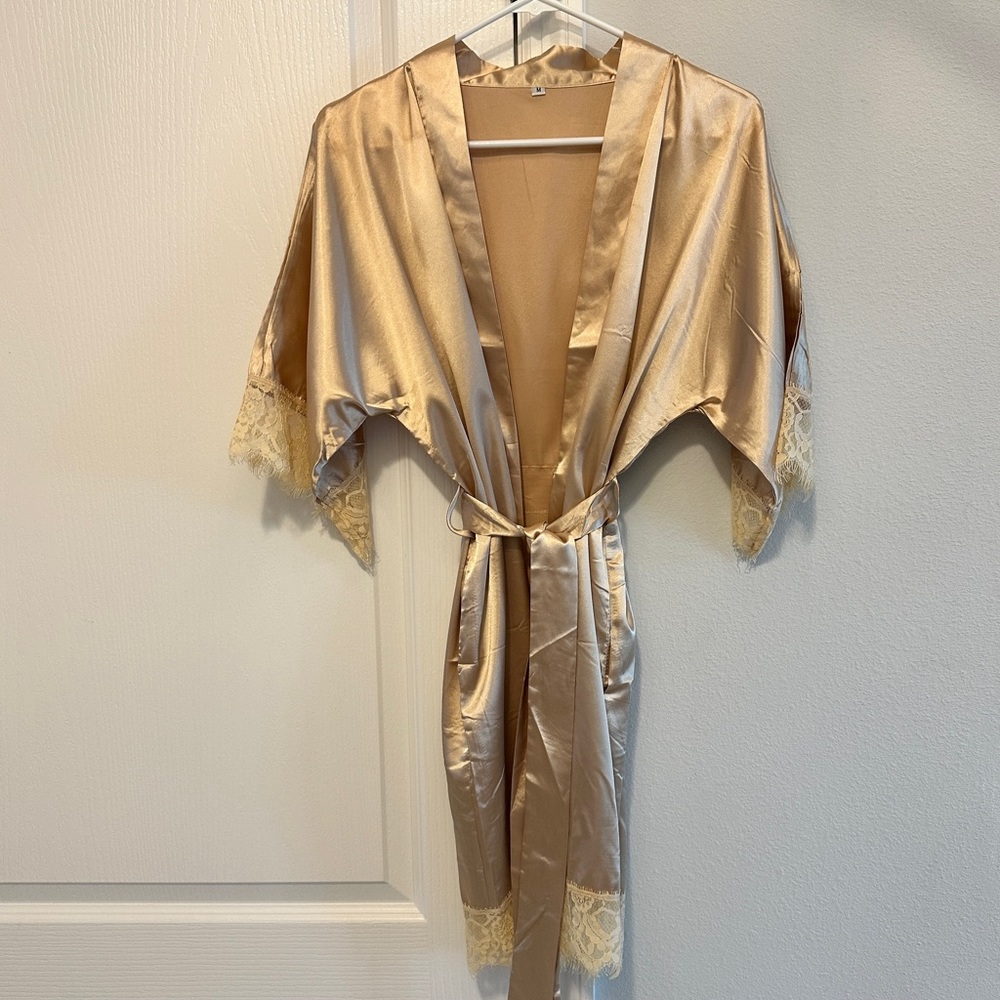Gold/Champagne Robe (EUC)